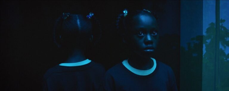 us-movie-stills-11-2000-33a12e21f65b445285cfa644bcb17670-768x305 Us (2019) Review: Jordan Peele’s Masterpiece Explained